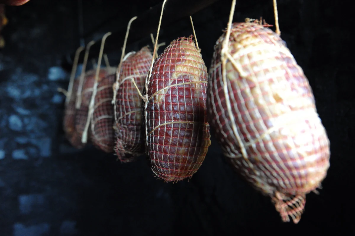 Komisja Europejska jest gotowa rozmawiać z krajami Unii, które mogą mieć problem z regulacjami dotyczącymi m.in. wędzonych wędlin - zapewnił w Brukseli Frederic Vincent, rzecznik komisarza ds. zdrowia Tonio Borga.