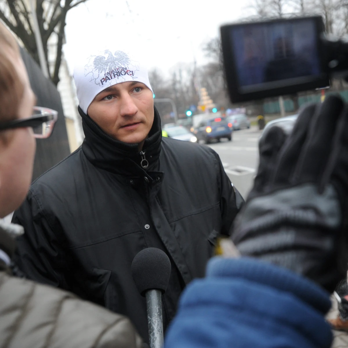 Brak odpowiedniej wizy - to oficjalny powód niewpuszczenia Artura Szpilki do Stanów Zjednoczonych przez służby imigracyjne USA - dowiedział się korespondent RMF FM Paweł Żuchowski. Wniosek o przyznanie właściwej wizy został już złożony. "Pozostało tylko czekać…" - napisał Szpilka na Facebooku.