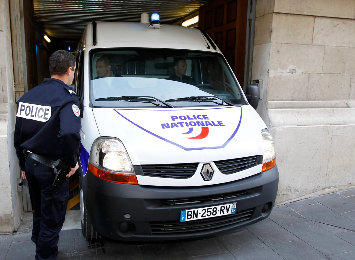 Rozprawa ekstradycyjna Mariusza N., który jest podejrzany o śmiertelne potrącenie 13-latka pod Otwockiem i ucieczkę z miejsca wypadku, odbędzie się we Francji już w czwartek - dowiedział się korespondent RMF FM w Paryżu Marek Gładysz. Mężczyzna może zostać przekazany polskiemu wymiarowi sprawiedliwości w ciągu 10 dni. Wiele będzie jednak zależeć od tego, czy podejrzany zgodzi się na ekstradycję.