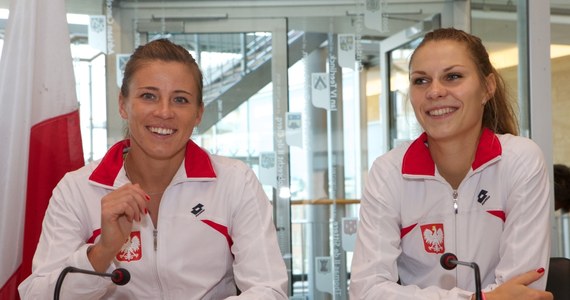 Katarzyna Piter i Alicja Rosolska awansowały do drugiej rundy wielkoszlemowego turnieju tenisowego Australian Open na twardych kortach w Melbourne. Wygrały z białorusko-amerykańskim duetem Olga Goworcowa, Christina McHale 6:3, 6:3.