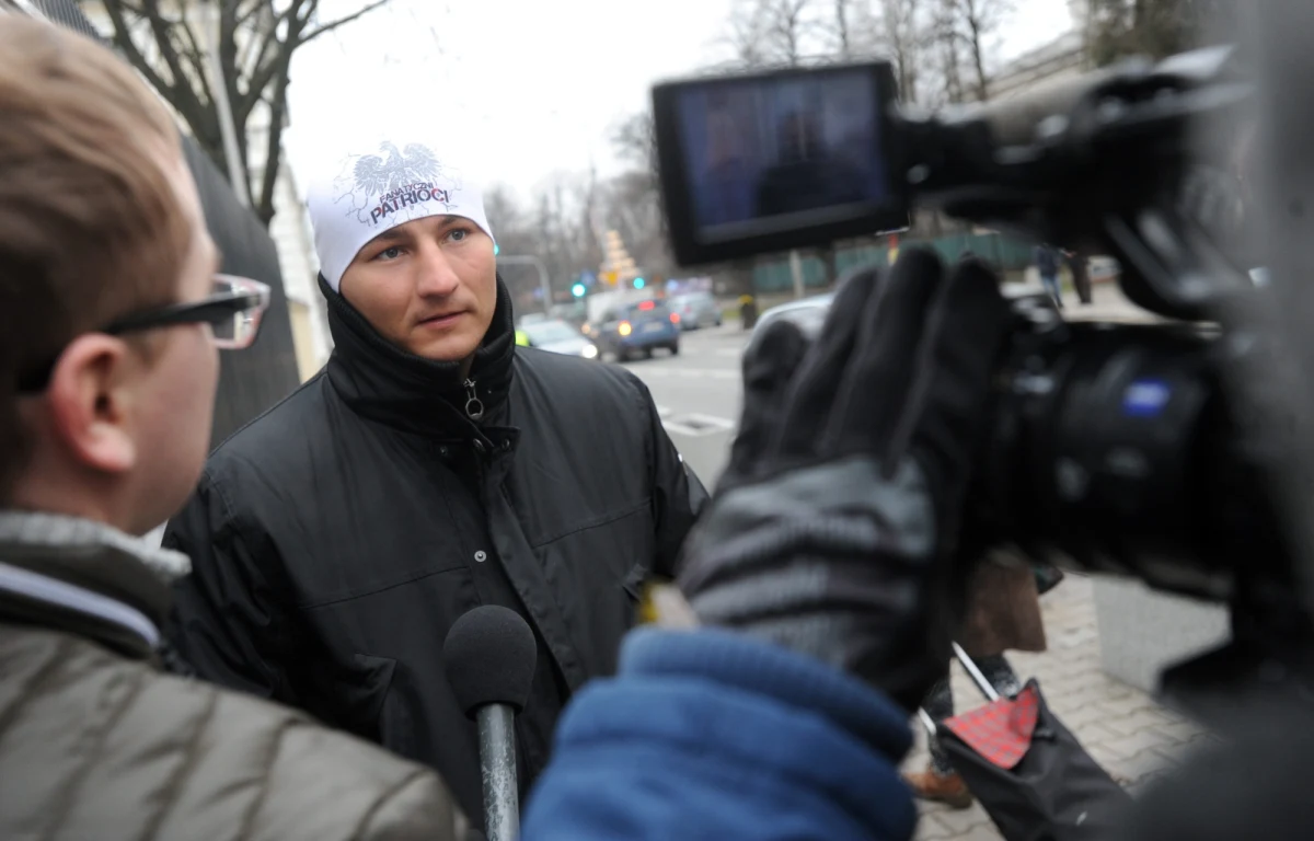 Pięściarz Artur Szpilka ma wciąż szansę, żeby 25 stycznia w Nowym Jorku powalczyć z z Bryantem Jenningsem. „Szansa jest duża” – powiedział w rozmowie z RMF FM jego promotor Andrzej Wasilewski. Podkreślił, że jest wola ze strony urzędników ambasady USA w Warszawie, by załatwić wszystkie formalności na czas. Wczoraj Szpilka złożył wniosek o przyznanie właściwej wizy.