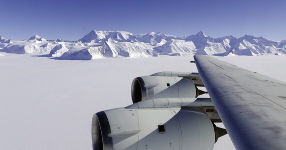 Potężny rów - głębszy niż Wielki Kanion Kolorado, odkryli pod lodem Antarktydy naukowcy dzięki danym satelitarnym i radarowym. Informacja na ten temat ukazała się w "Geological Society of America Bulletin".