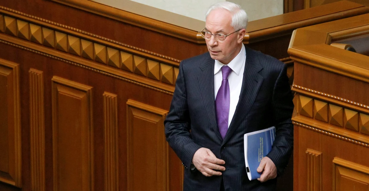 "Na Ukrainie nie ma konfliktu społecznego, czy protestów socjalnych, które dotykają inne kraje. Ukraina potrzebuje dokończenia rozpoczętych reform, a nie blokowania przemian poprzez tak zwane rewolucje" - powiedział premier Mykoła Azarow na posiedzeniu rządu. "Mamy do czynienia ze sztucznie inspirowanym konfliktem politycznym, który podżegany jest prowokacjami ze strony opozycji i wspierany - niestety - przez działaczy zagranicznych" - dodał.