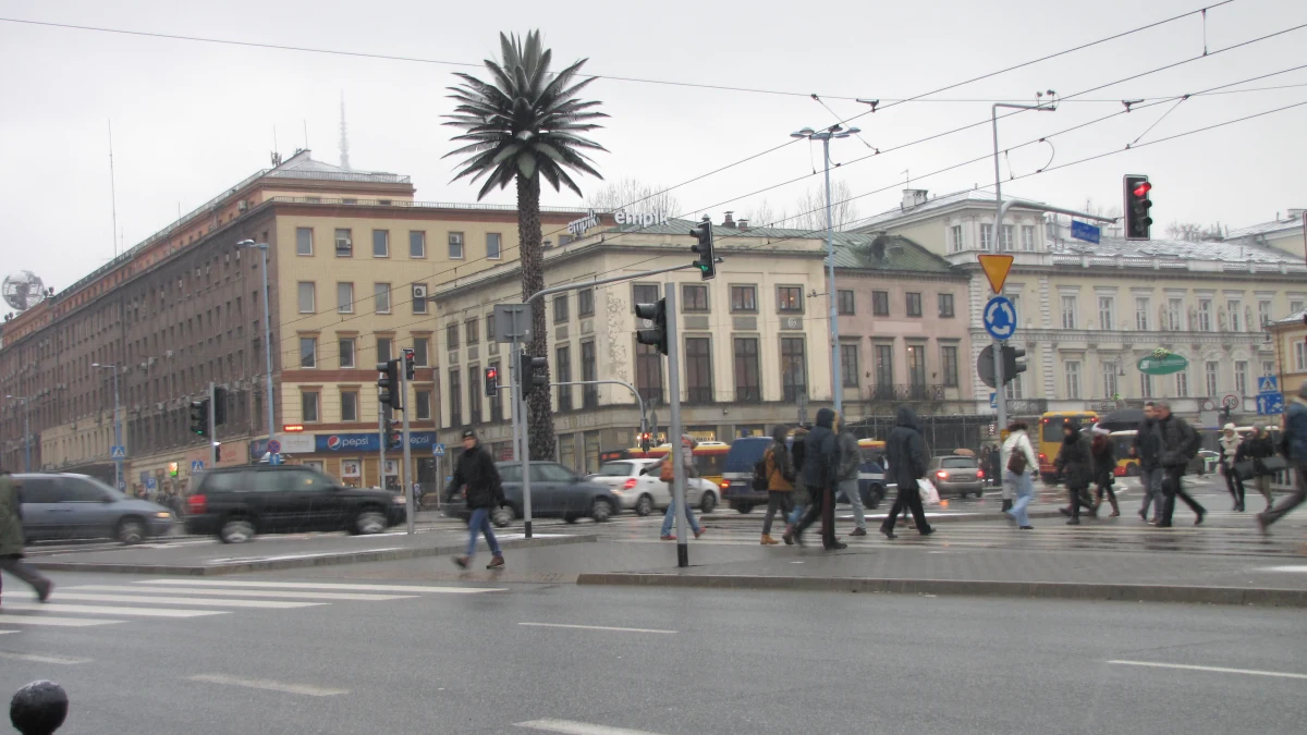 "Palma musi zostać" - mówią mieszkańcy Warszawy z którymi rozmawiała reporterka RMF FM. Po przebudowie Ronda de Gaulle'a na skrzyżowanie może się okazać, że słynna warszawska "instalacja" będzie musiała zniknąć. 
Chociaż plany związane z przebudową są bliżej niesprecyzowane, w stolicy zawrzało. 