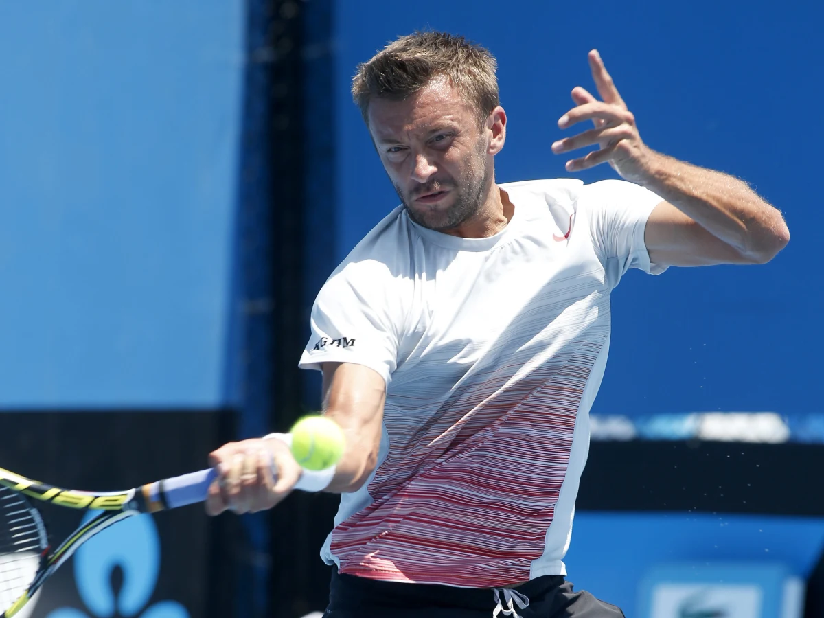 Mecz Michała Przysiężnego z Francuzem Stephane'em Robertem w drugiej rundzie wielkoszlemowego turnieju tenisowego Australian Open został przerwany po pierwszym secie z powodu zbyt wysokiej temperatury. Pierwsza partia zakończyła się przegraną Polaka 6:7 (3-7).