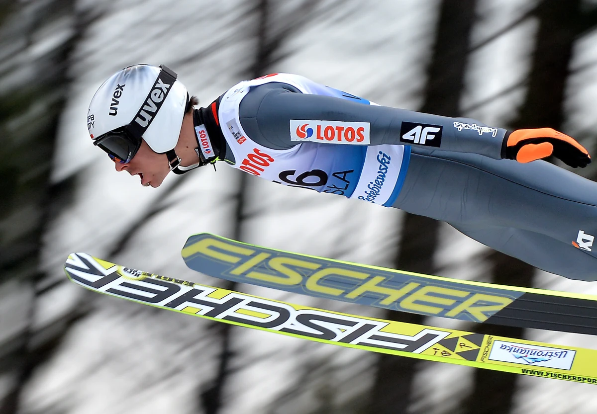 Klemens Murańka zajął trzecie miejsce w drugim treningu na skoczni im. Adama Małysza w Wiśle przed kwalifikacjami zawodów Pucharu Świata. Wygrał go Austriak Gregor Schlierenzauer. W pierwszym najdalej poszybował jego rodak Manuel Poppinger. W treningach nie wziął udziału lider klasyfikacji generalnej Pucharu Świata Kamil Stoch.