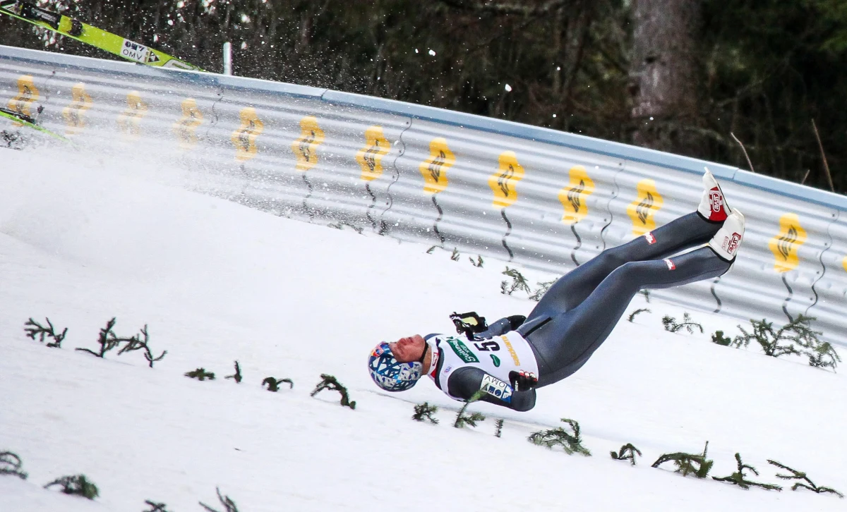 Thomas Morgenstern wyszedł ze szpitala w Salzburgu. Austriacki skoczek narciarski trafił do niego 10 stycznia po upadku na mamucim obiekcie Kulm. Lekarze ocenili jego stan jako "zaskakująco dobry". Teraz czeka go rehabilitacja w prywatnej klinice w Klagenfurcie. 