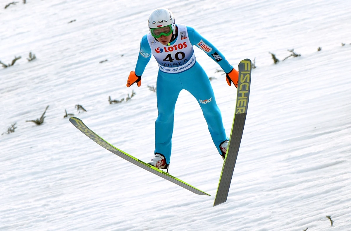 Klemens Murańka wygrał w Wiśle kwalifikacje do konkursu Pucharu Świata w skokach narciarskich. Uzyskał odległość 130,5 m i pokonał rekordzistę obiektu Austriaka Stefana Krafta (131 m) oraz jego rodaka Michaela Hayboecka (127,5 m).