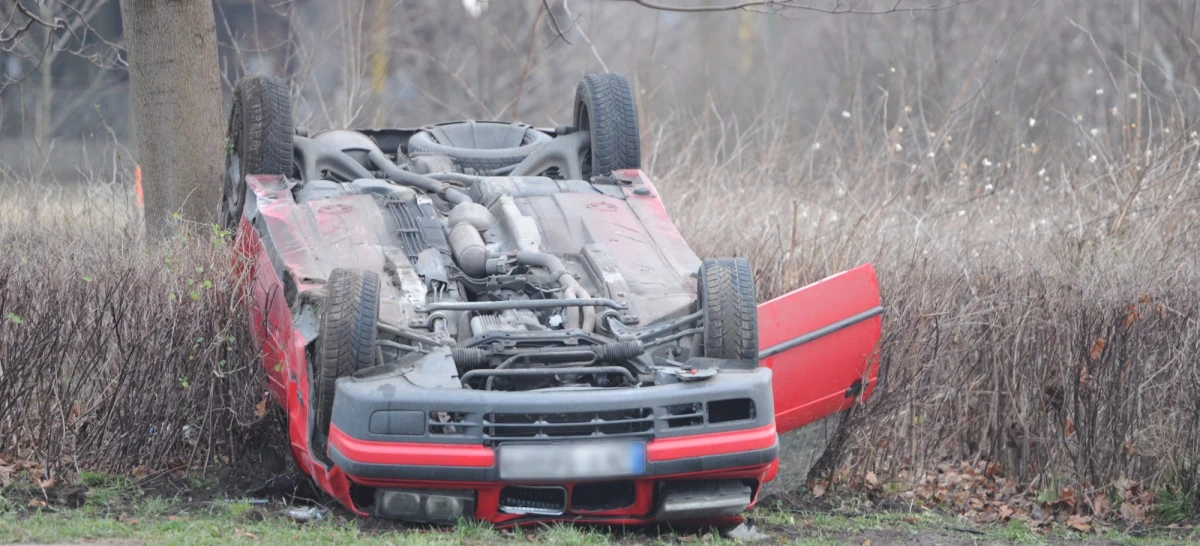Prokuratura dostała opinię biegłych ws. wypadku, do którego doszło w Nowy Rok w Kamieniu Pomorskim. Wynika z niej, że do tragedii, w której zginęło 6 osób, nie doprowadziła usterka techniczna samochodu. 