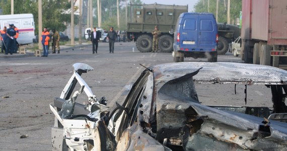 Przed jedną z restauracji w Machaczkale - stolicy Dagestanu, republiki na południu Rosji - eksplodował samochód. Wcześniej lokal ostrzelano z granatnika - poinformowała agencja ITAR-TASS, powołując się na dagestańskie MSW. Według źródła w tamtejszych organach ścigania rannych zostało 9 osób. Wśród poszkodowanych jest co najmniej trzech policjantów. Wcześniej MSW Dagestanu podało, że są też zabici. Na razie informacja ta się nie potwierdziła.  