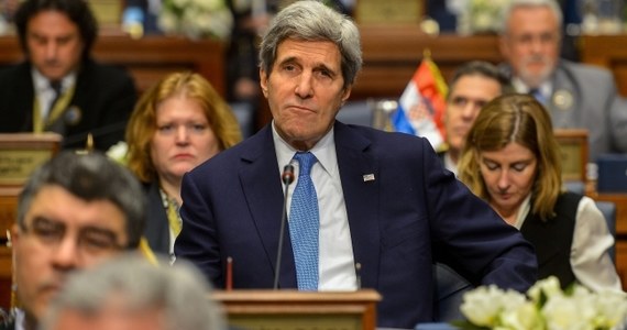 Amerykański sekretarz stanu John Kerry stwierdził, że w przyszłych władzach Syrii nie ma miejsca dla obecnego prezydenta Baszara el-Asada. "Nikt nie da się wyprowadzić w pole" – odparł pytany o list wysłany przez władze w Damaszku do ONZ. 