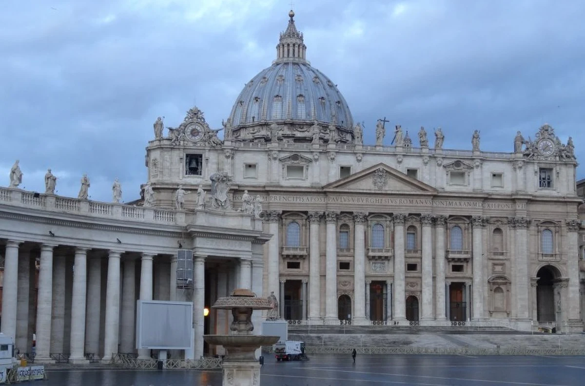 Benedykt XVI w ciągu dwóch lat wymierzył karę suspensy za molestowanie dzieci prawie 400 księżom - ujawnia agencja Associated Press. Podkreśla, że tego typu statystyki do tej pory nie wypływały na światło dzienne. Ujawniana była tylko liczba zgłoszonych Watykanowi przypadków domniemanego molestowania seksualnego. 