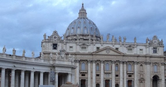 Benedykt XVI w ciągu dwóch lat wymierzył karę suspensy za molestowanie dzieci prawie 400 księżom - ujawnia agencja Associated Press. Podkreśla, że tego typu statystyki do tej pory nie wypływały na światło dzienne. Ujawniana była tylko liczba zgłoszonych Watykanowi przypadków domniemanego molestowania seksualnego. 