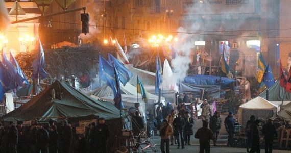 Prezydent Wiktor Janukowycz podpisał w piątek ustawy, które zaostrzają kary dla opozycjonistów i ograniczają działalność organizacji pozarządowych. Ich przepisy zostały dzień wcześniej z naruszeniem procedur przedłosowane w parlamencie. 