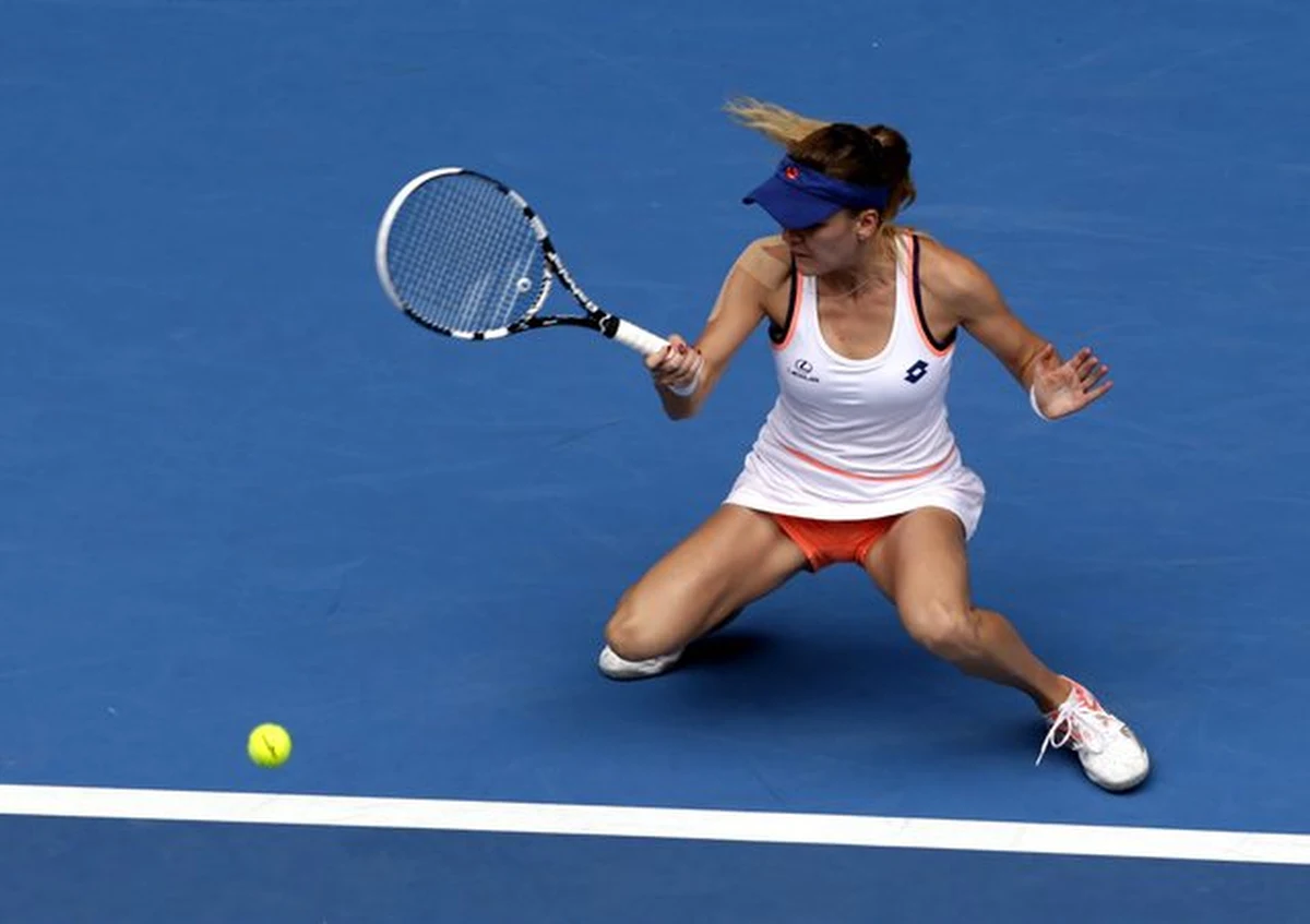 Rozstawiona z numerem piątym Agnieszka Radwańska pokonała w Melbourne Rosjankę Anastazję Pawliuczenkową (29.) 5:7, 6:2, 6:2 i po raz piąty w karierze awansowała do 1/8 finału wielkoszlemowego turnieju Australian Open.