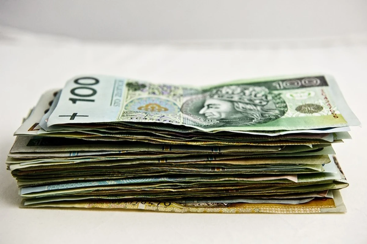 Setki klientów padły ofiarą firmy finansowej, która oferowała pożyczki w Warszawie i Szczecinie. Cztery osoby usłyszały w szczecińskiej prokuraturze zarzuty oszustwa. 