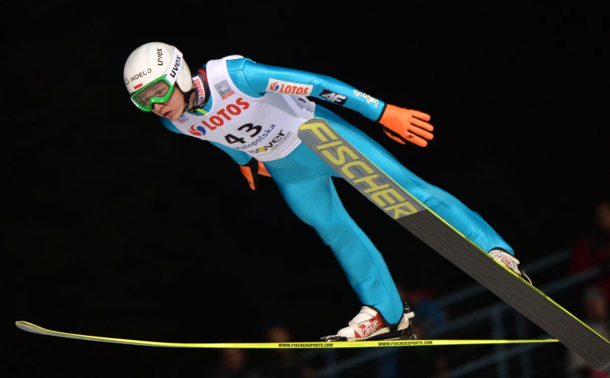 "Jeśli warunki pogodowe nie będą loteryjne, powalczymy o podium" - mówi Zbigniew Klimowski, asystent trenera Łukasza Kruczka, przed drużynowym konkursem Pucharu Świata w skokach narciarskich w Zakopanem. Polacy należą do faworytów zawodów.