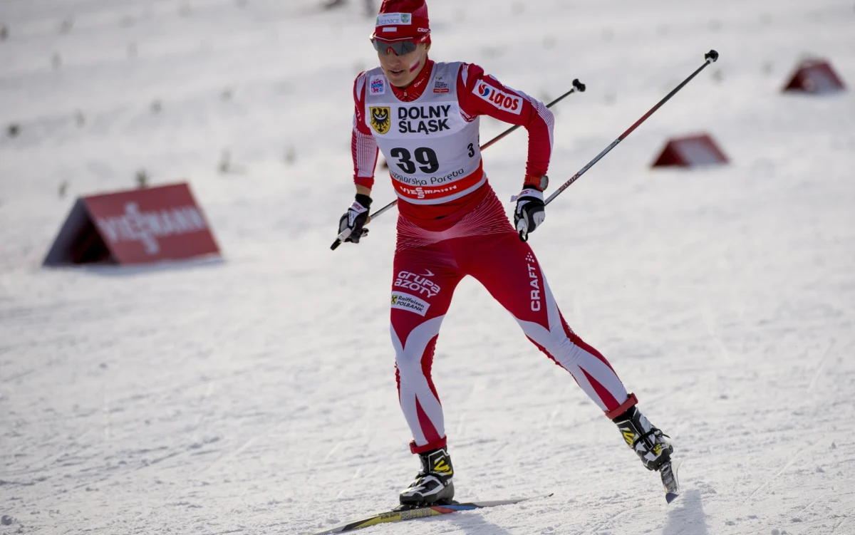 Świetny występ Sylwii Jaśkowiec w zawodach Pucharu Świata w Szklarskiej Porębie! W finale sprintu techniką dowolną 27-latka zajęła czwartą lokatę. "Było naprawdę bardzo pasjonująco. Podium było na wyciągnięcie ręki, ale na finiszu zabrakło mi stabilności" - komentowała na gorąco. Zwyciężyła Amerykanka Kikkan Randall. Już w ćwierćfinale z zawodów odpadła natomiast Justyna Kowalczyk.