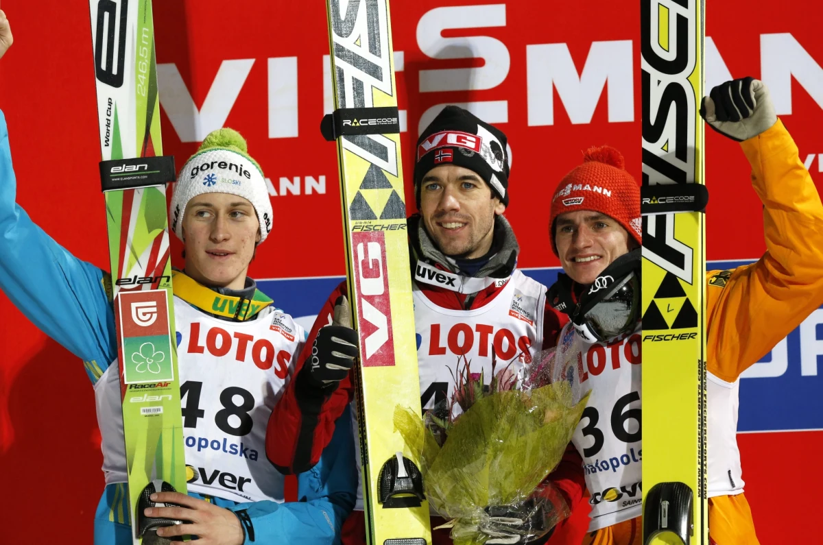 Konkurs indywidualny Pucharu Świata w skokach narciarskich w Zakopanem został przerwany po pierwszej serii. Przesądził o tym porywisty wiatr i padający deszcz. Zdaniem trzech zawodników, którzy stanęli na podium, organizatorzy podjęli słuszną decyzję. "To po prostu nie miałoby sensu" - przyznał Richard Freitag. Niemiec zajął w Zakopanem trzecie miejsce. Wygrał Norweg Anders Bardal, który wyprzedził Słoweńca Petera Prevca.