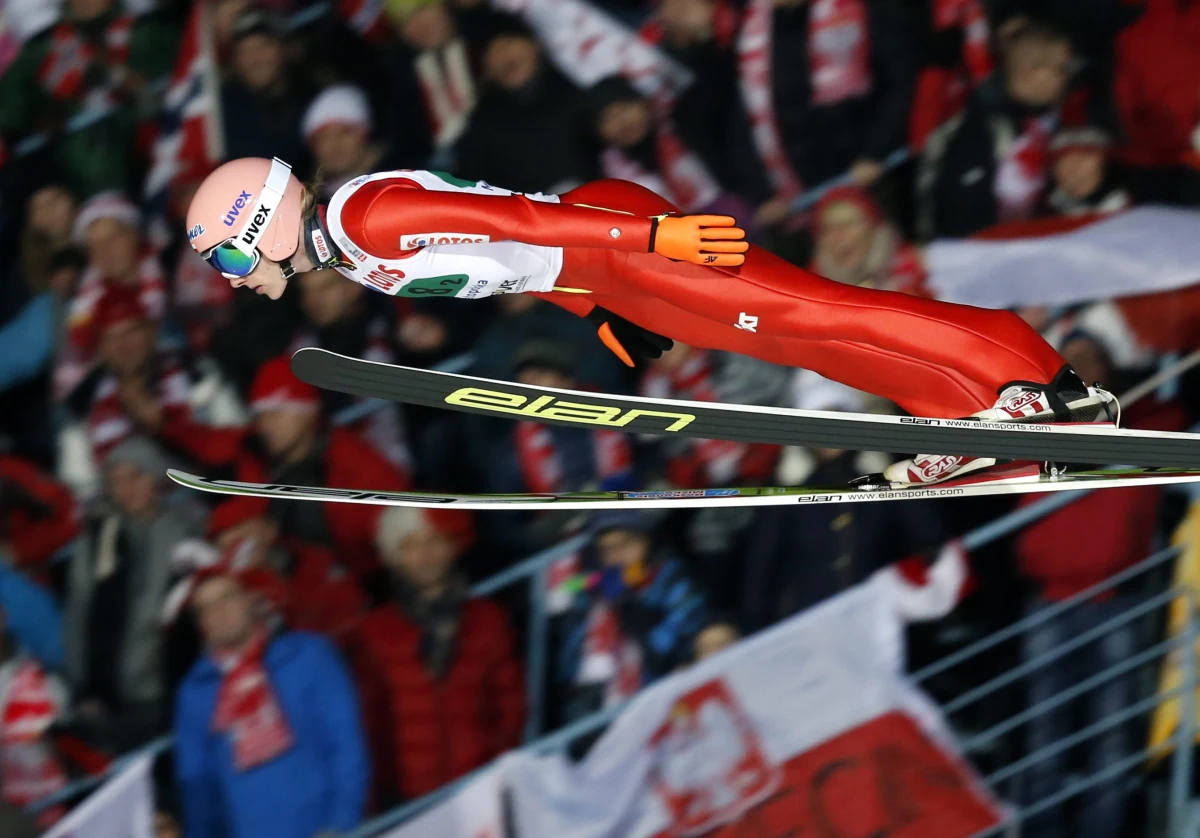 Kamil Stoch, Maciej Kot, Jan Ziobro, Piotr Żyła i Dawid Kubacki - to polscy skoczkowie, którzy wystąpią na igrzyskach olimpijskich w Soczi. Łukasz Kruczek wybrał ostateczny skład kadry po zawodach Pucharu Świata w Zakopanem. Polacy w drużynie zajęli czwarte miejsce. W konkursie indywidualnym najlepiej wypadł Maciej Kot, który był 10.