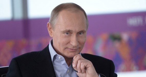 Władimir Putin oświadczył, że jest jeszcze za wcześnie, by mówić o jego ewentualnym starcie w wyborach prezydenckich w 2018 roku. "Najgorsze i najniebezpieczniejsze dla człowieka, który zajmuje się polityką, jest kurczowe trzymanie się fotela i myślenie tylko o tym. Wówczas klęska jest nieuchronna" - zauważył prezydent Rosji.