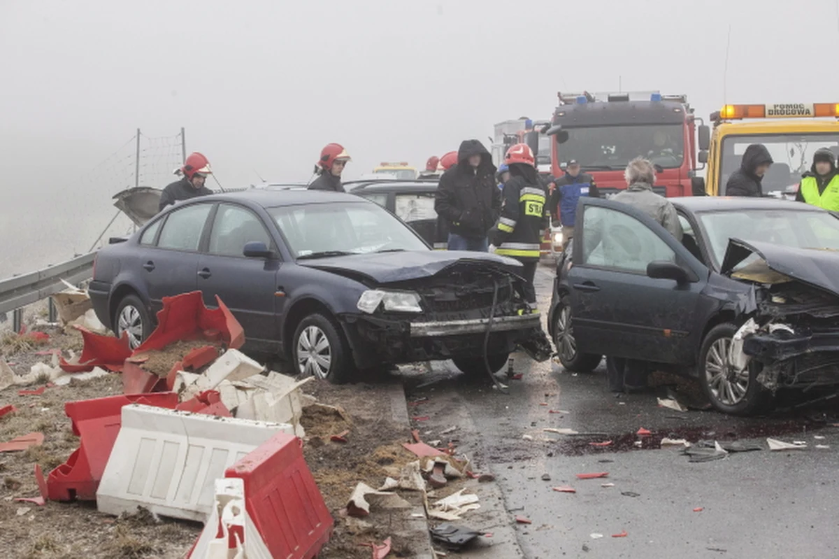 Karambol na drodze ekspresowej S7 na odcinku Kielce - Skarżysko-Kamienna. W pobliżu węzła Zalezianka zderzyło się 13 samochodów. Według najnowszych informacji, rannych zostało sześć osób, ale ich obrażenia na szczęście nie są groźne. O zdarzeniu poinformował nas na Gorącą Linię RMF FM pan Wojciech.