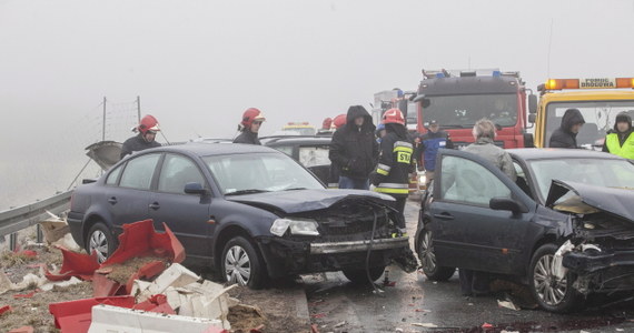 Karambol na drodze ekspresowej S7 na odcinku Kielce - Skarżysko-Kamienna. W pobliżu węzła Zalezianka zderzyło się 13 samochodów. Według najnowszych informacji, rannych zostało sześć osób, ale ich obrażenia na szczęście nie są groźne. O zdarzeniu poinformował nas na Gorącą Linię RMF FM pan Wojciech.