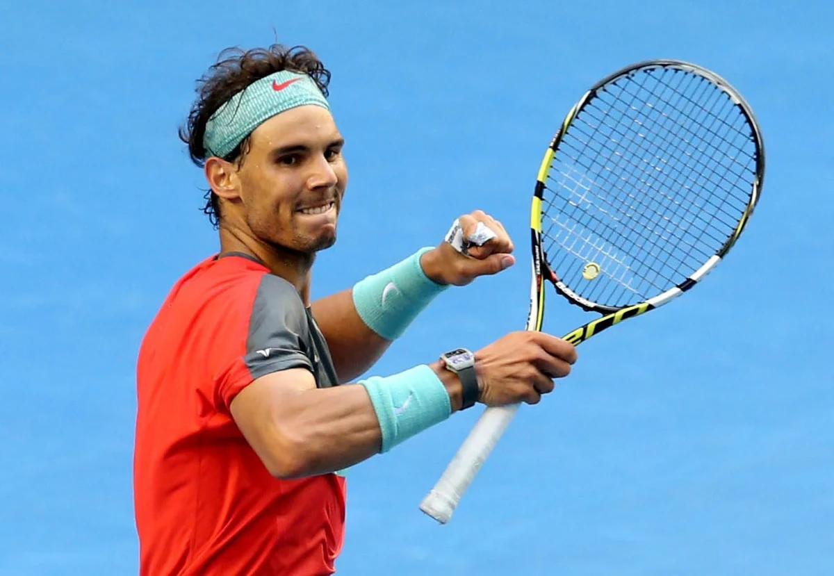 Najwyżej rozstawiony z tenisistów Rafael Nadal wygrał z Japończykiem Keiem Nishikorim (nr 16.) 7:6 (7-3), 7:5, 7:6 (7-3) i awansował do ćwierćfinału wielkoszlemowego Australian Open. Hiszpan nie stracił dotąd w imprezie nawet seta.