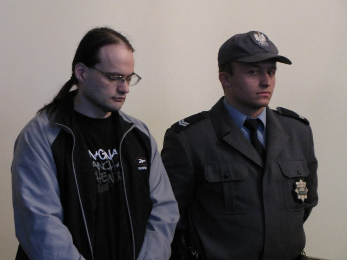 Wyrok dożywocia usłyszał Piotr Trojak z Tczewa na Pomorzu. Sąd Okręgowy w Gdańsku skazał go za zabójstwo 10-letniego chłopca w 2002 roku w Lisewie Malborskim. Mężczyzna od kilku lat siedzi już w więzieniu za podobne morderstwo. Został skazany na dożywocie za zabicie 11-letniego chłopca w Łęgowie.