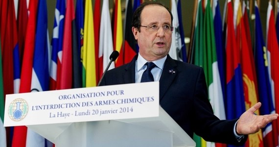 Dilerzy pojazdów francuskich marek są oburzeni faktem, że prezydent Francois Hollande jeździł na potajemne spotkania z kochanką włoskim skuterem. W specjalnym liście proponują, by odtąd szef państwa udawał się na nocne randki maszyną produkowaną w ojczyźnie.