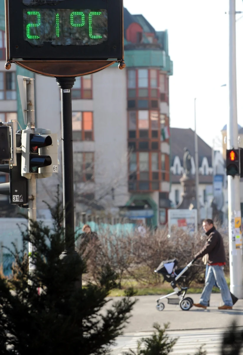 Absolutny rekord ciepła, 21,8 stopni Celsjusza, odnotowano w poniedziałek w mieście Weliko Tyrnowo w środkowej Bułgarii. Według Instytutu Meteorologicznego Bułgarskiej Akademii Nauk w ciągu ponad 100 lat obserwacji pogody tak wysokiej temperatury w środku zimy nie było.