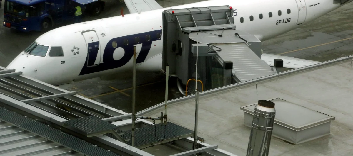 Polskie Linie Lotnicze LOT nie wystąpią do końca czerwca tego roku o drugą transzę pomocy publicznej - poinformował prezes spółki Sebastian Mikosz. Ocenił, że firma wychodzi na prostą i poprawia wyniki finansowe.