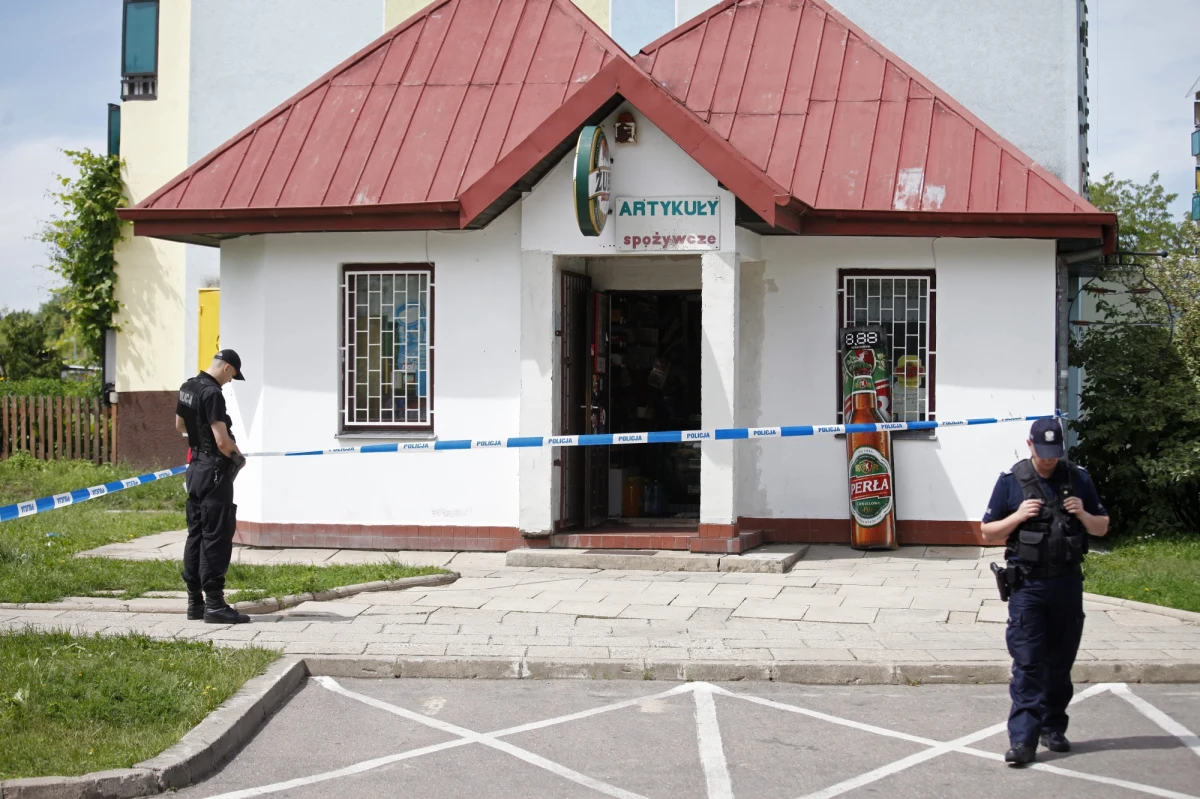 Na 15 lat więzienia skazał Sąd Okręgowy w Białymstoku 17-latka, który w ubiegłym roku zabił właściciela osiedlowego sklepu. Nastolatek odpowiadał za zabójstwo jak dorosły. Będzie musiał także zapłacić 200 tysięcy złotych zadośćuczynienia.