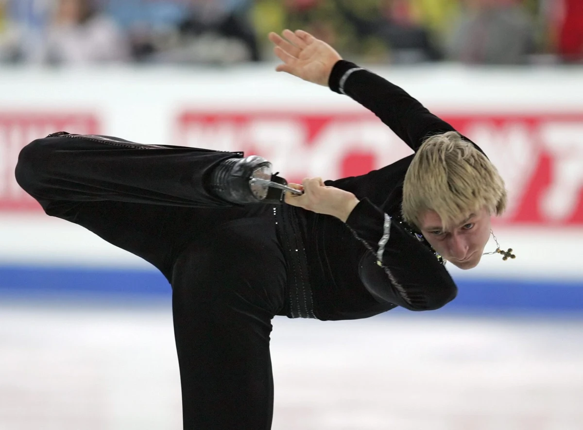 Trzykrotny medalista igrzysk, rosyjski łyżwiarz figurowy Jewgienij Pluszczenko wystąpił przed specjalną komisją złożoną z działaczy krajowej federacji i trenerów udowadniając, że to właśnie jemu należy się miejsce w olimpijskiej ekipie na Soczi. Występ 31-letniego sportowca w igrzyskach stanął pod znakiem zapytania, po tym jak w mistrzostwach kraju był drugi, za 18-letnim Kowtunem. 