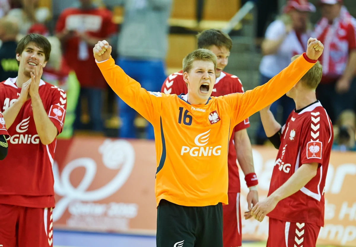 To był jeden z najlepszych meczów polskich szczypiornistów ostatnich lat! Reprezentacja Polski w fantastycznym stylu pokonała Szwecję 35:25 w swoim drugim spotkaniu w drugiej fazie mistrzostw Europy w Danii. Biało-czerwoni zdeklasowali wicemistrzów olimpijskich i przybliżyli się do strefy medalowej. W ostatnim meczu w grupie zmierzą się w środę z Chorwacją.