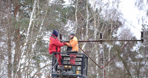 Na Podkarpaciu udało się usunąć wszystkie awarie linii energetycznych. Problemy z dostawą prądu występowały w regionie od kilku dni. Wczoraj prądu nie miało nawet ponad 20 tys. odbiorców. 