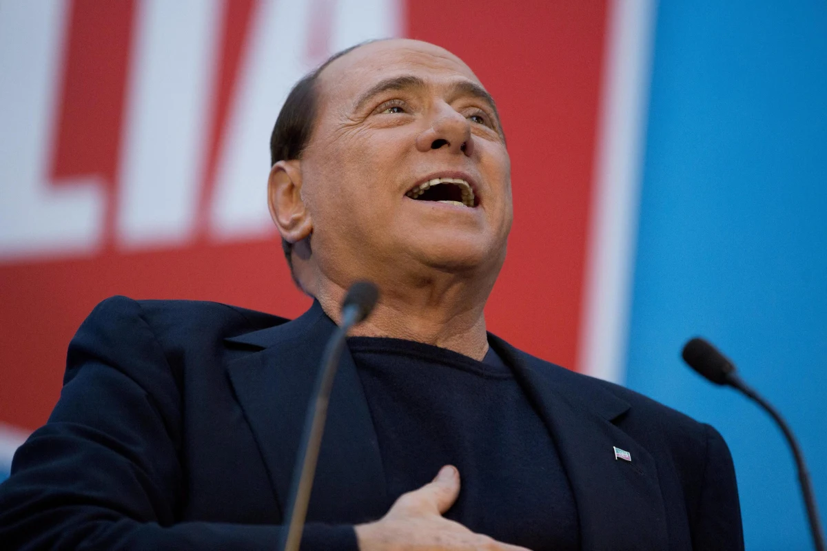 Były premier Włoch Silvio Berlusconi i dwaj jego adwokaci są podejrzani o korupcję sądową. Chodzi o próbę przekupienia świadków - młodych kobiet, które zeznawały na dwóch procesach w sprawie słynnych przyjęć "bunga bunga". To nowy wątek w tej sprawie o którym informuje prokuratura. 