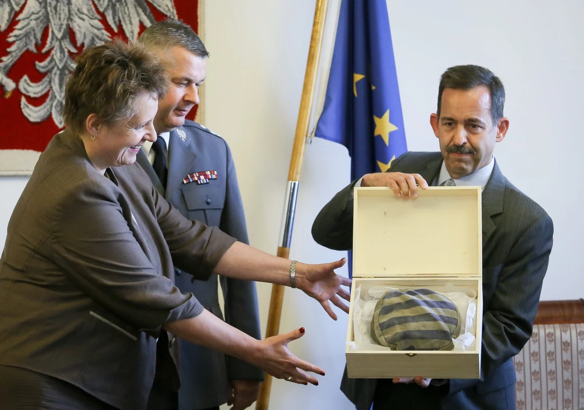 "W tym roku spodziewamy się kilku fajnych "przyjazdów" - mówi o wracających do Polski utraconych dziełach wiceminister Kultury i Dziedzictwa Narodowego. "To jednak promil z 60 tysięcy zrabowanych w czasie wojny cennych zabytków" - dodaje historyk sztuki, profesor Małgorzata Omilanowska. Dziennikarka RMF FM Katarzyna Sobiechowska-Szuchta z wiceminister rozmawiała też o związkach Georga Clooneya z obrazem Rafaela, którego szukamy i o bulwersującej sprawie zbiorów Corneliusa Gurlitta, wśród których są przedmioty zagrabione przez III Rzeszę. W listopadzie 2013 roku w jego mieszkaniu w Monachium znaleziono prawie 1400 obrazów. Prawdopodobnie duża część została odebrana przez nazistów prawowitym właścicielom.  