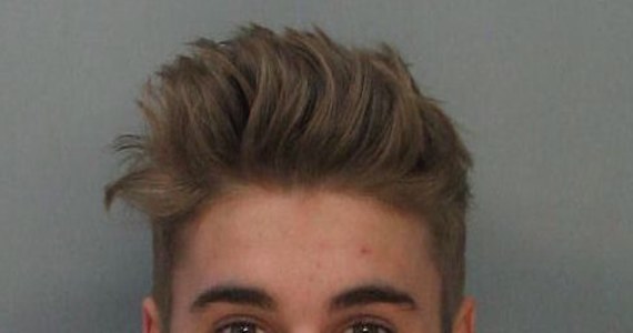 Narkotyki, marihuana i lekarstwa wydawane na receptę. Justin Bieber trzeźwieje w areszcie w Miami Beach, a sprawa zatrzymania idola nastolatek to jeden z najważniejszych tematów za Oceanem. Przed budynkiem aresztu tłumy dziennikarzy czekają, aż gwiazdor zostanie wypuszczony za kaucją, która zostanie ustalona prawdopodobnie jeszcze dziś. 