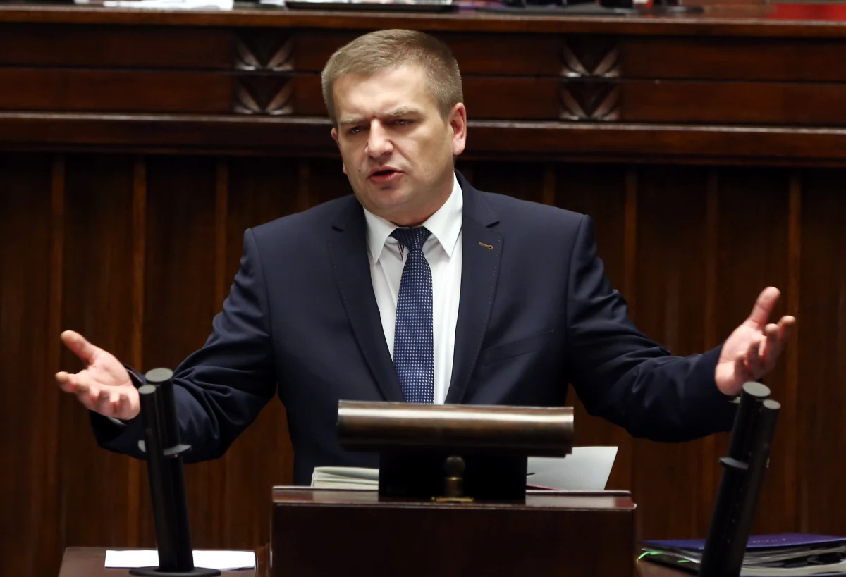 "900 nowych leków refundowanych, program finansowania in vitro, nowe specjalizacje lekarskie i system eWUŚ, m.in. te zmiany wprowadziliśmy w systemie ochrony zdrowia" - wymieniał w Sejmie minister zdrowia Bartosz Arłukowicz. Jego odwołania chce opozycja. To już kolejny taki wniosek. 