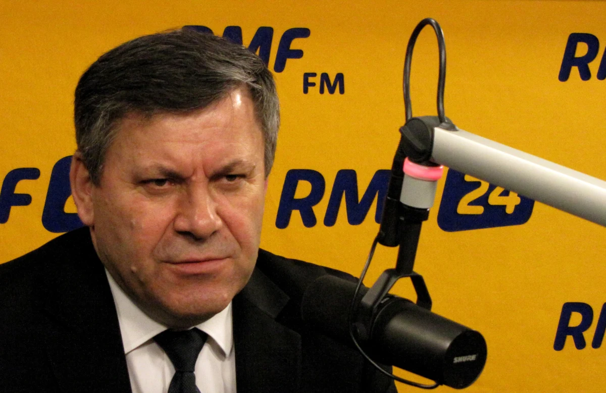 „Wczorajsza debata była wyjątkowo wulgarna. Straciłem czas, który mogłem poświecić na rozmowy o gospodarce” - mówił Janusz Piechociński pytany w Kontrwywiadzie RMF FM, czy zagłosuje za pozostawieniem na stanowisku ministra zdrowia Bartosza Arłukowicza. „Wziął na siebie trudną działkę. W służbie zdrowia nie widać postępu. Nie mamy czystego sumienia. Podwoiliśmy nakłady na zdrowie, ale wciąż nie jest dobrze, ale żaden z ministrów zdrowia nie był bohaterem. Jesteśmy porażeni tym, co stało się na Kujawach, ale to lekarz zawiódł, a nie minister” – tak wicepremier tłumaczy, dlaczego jest za tym, by szef resortu zdrowia pozostał na stanowisku.