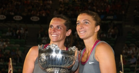 Włoszki Sara Errani i Roberta Vinci po raz drugi w rzędu zwyciężyły w rywalizacji deblistek w wielkoszlemowym Australian Open. W finale pokonały Rosjanki Jekaterinę Makarową i Jelenę Wiesninę 6:4, 3:6, 7:5.