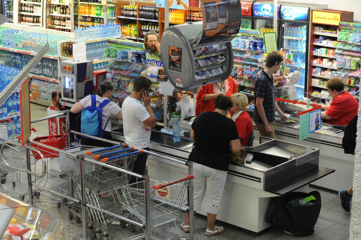 Jedna trzecia przetworów owocowych i jedna czwarta skontrolowanych partii lodów została zakwestionowana przez inspektorów Jakości Handlowej Artykułów Rolno-Spożywczych. Główne zastrzeżenia dotyczyły złego oznakowania produktów. To często celowe wprowadzanie klientów w błąd - twierdzą kontrolerzy.