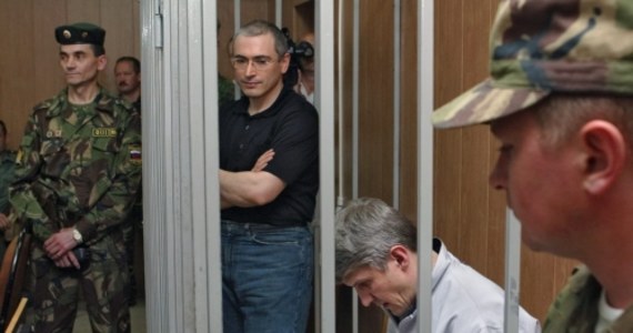 Płaton Lebiediew, skazany razem z byłym szefem Jukosu Michaiłem Chodorkowskim jego dawny partner w interesach, wyszedł na wolność. Informacje podała agencja ITAR-TASS, powołując się na Federalną Służbę Więzienną. 