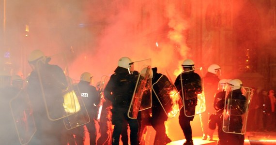 Około 6000 ludzi uczestniczyło w proteście przeciwko balowi organizowanemu w Wiedniu przez skrajnie prawicową Austriacką Partię Wolności (FPOe). Jak podały media, 22 osoby - w tym pięciu policjantów - odniosły obrażenia, a 14 zatrzymano. 