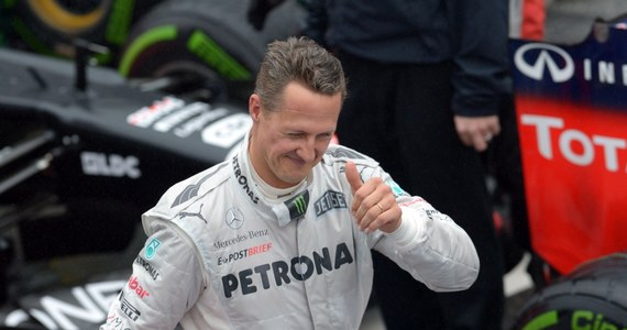 27 dni po feralnym upadku Michael Schumacher jest nadal w śpiączce. Lekarze nie podają nawet w przybliżeniu terminu, kiedy ewentualnie mogli by go wybudzić. Mimo to każdego dnia były mistrz świata Formuły 1 przechodzi rehabilitację – donosi niemiecka gazeta internetowa „bild.de”.