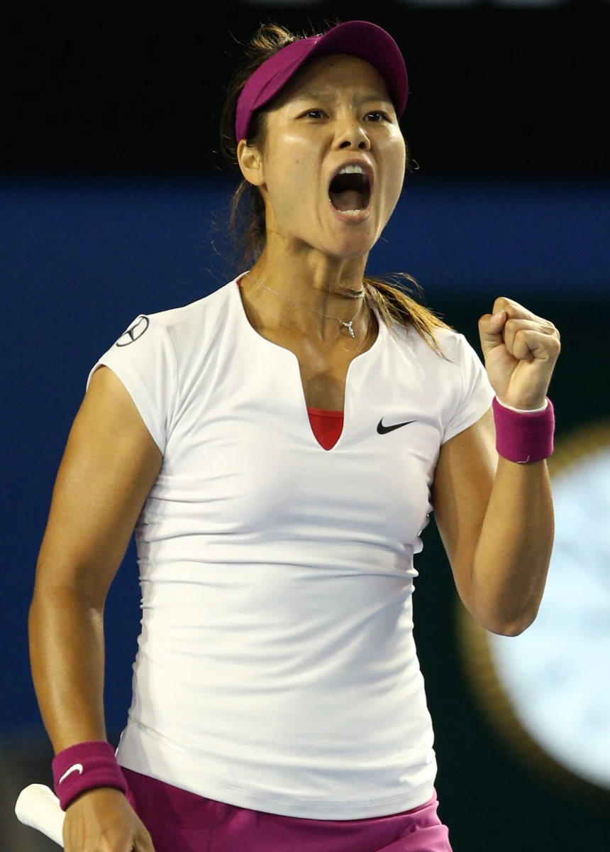 Chinka Na Li po raz pierwszy w karierze wygrała wielkoszlemowy turniej Australian Open rozgrywany na twardych kortach w Melbourne. Rozstawiona z numerem czwartym tenisistka w finale pokonała Słowaczkę Dominikę Cibulkovą 7:6 (7-3), 6:0.