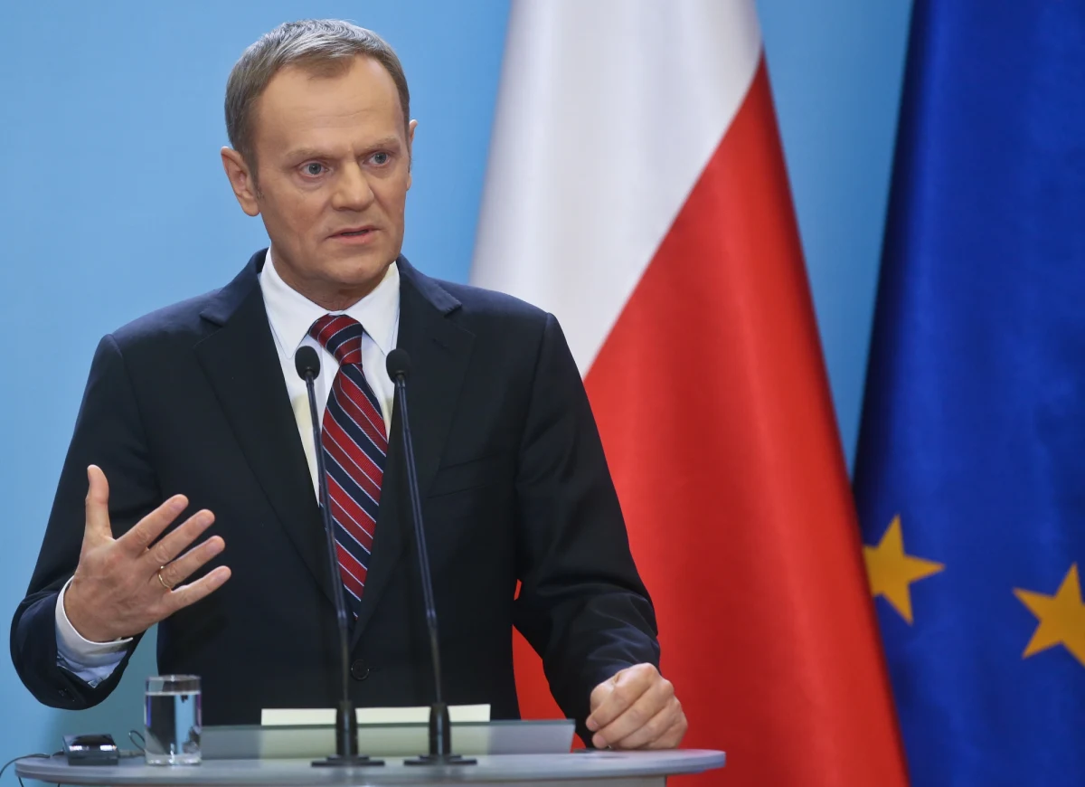 "Dalsza radykalizacja nastrojów i narastający konflikt na Ukrainie nie służy ani samej Ukrainie, ani Europie, ani Polsce, najważniejszemu europejskiemu sąsiadowi Ukrainy" - ocenił premier Donald Tusk. "Najważniejszą sprawą jest zaprzestanie jakiejkolwiek formy przemocy" - dodał.