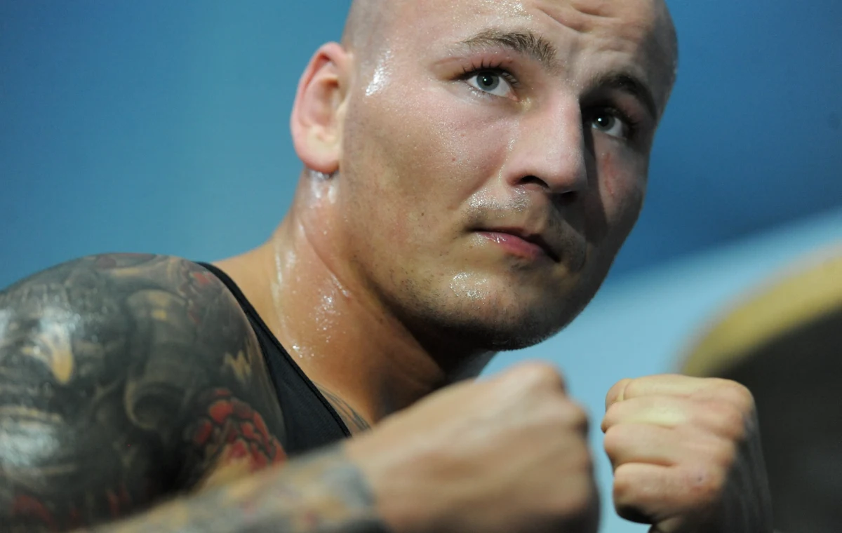 "Nie jest nikim spektakularnym, jest po prostu kolejnym przeciwnikiem" - tak o Arturze Szpilce mówi Bryan Jennings. Bokserzy nad ranem polskiego czasu skrzyżują rękawice w Nowym Jorku. 