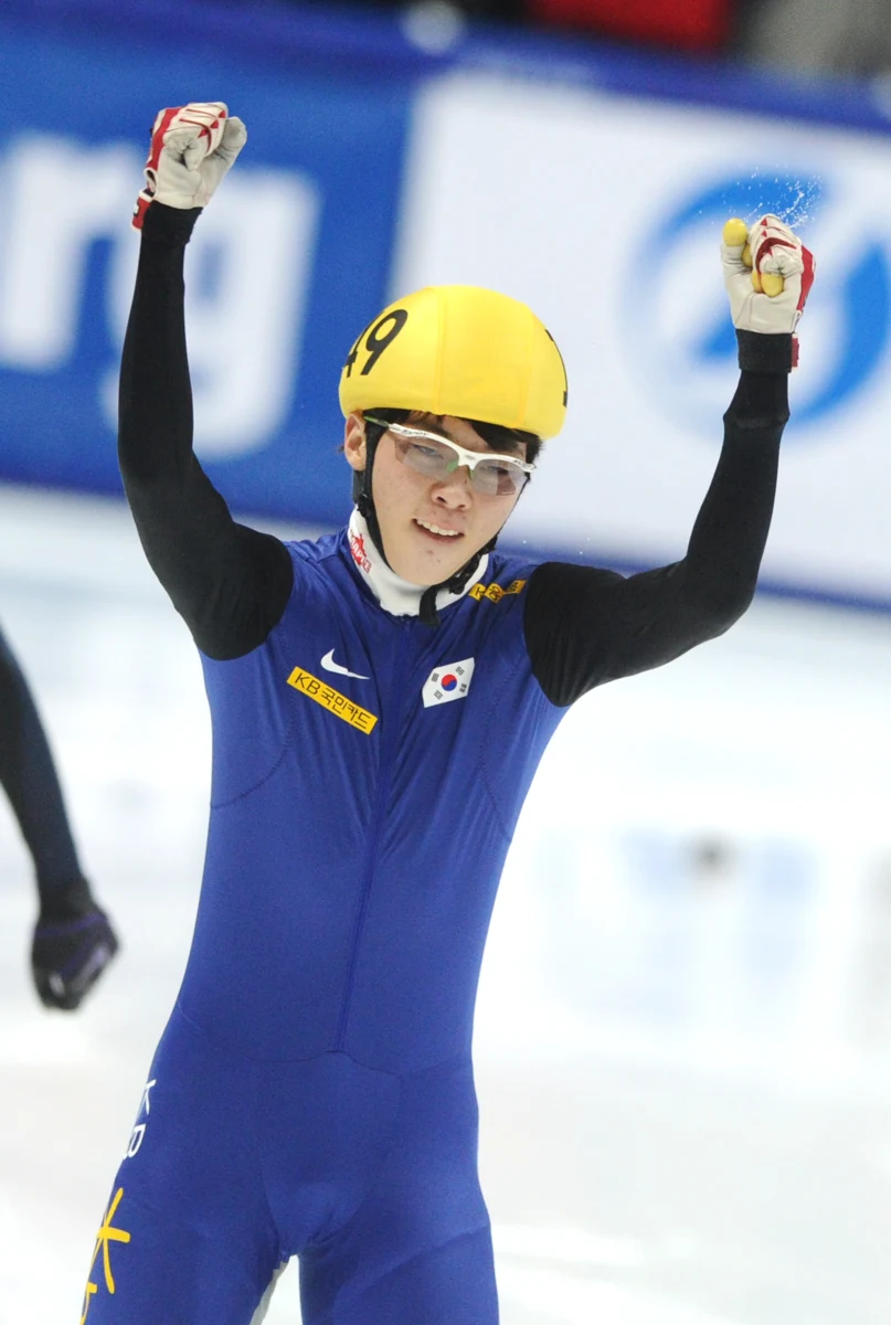 Czterokrotny mistrz świata na krótkim torze (short track), reprezentant Korei Płd. Noh Jin-kyu zamiast walczyć o medale w Soczi stoczy najważniejszą walkę, o życie. Po tym jak złamał łokieć, badania wykazały nie tylko uraz, ale i guz nowotworowy na łopatce. 